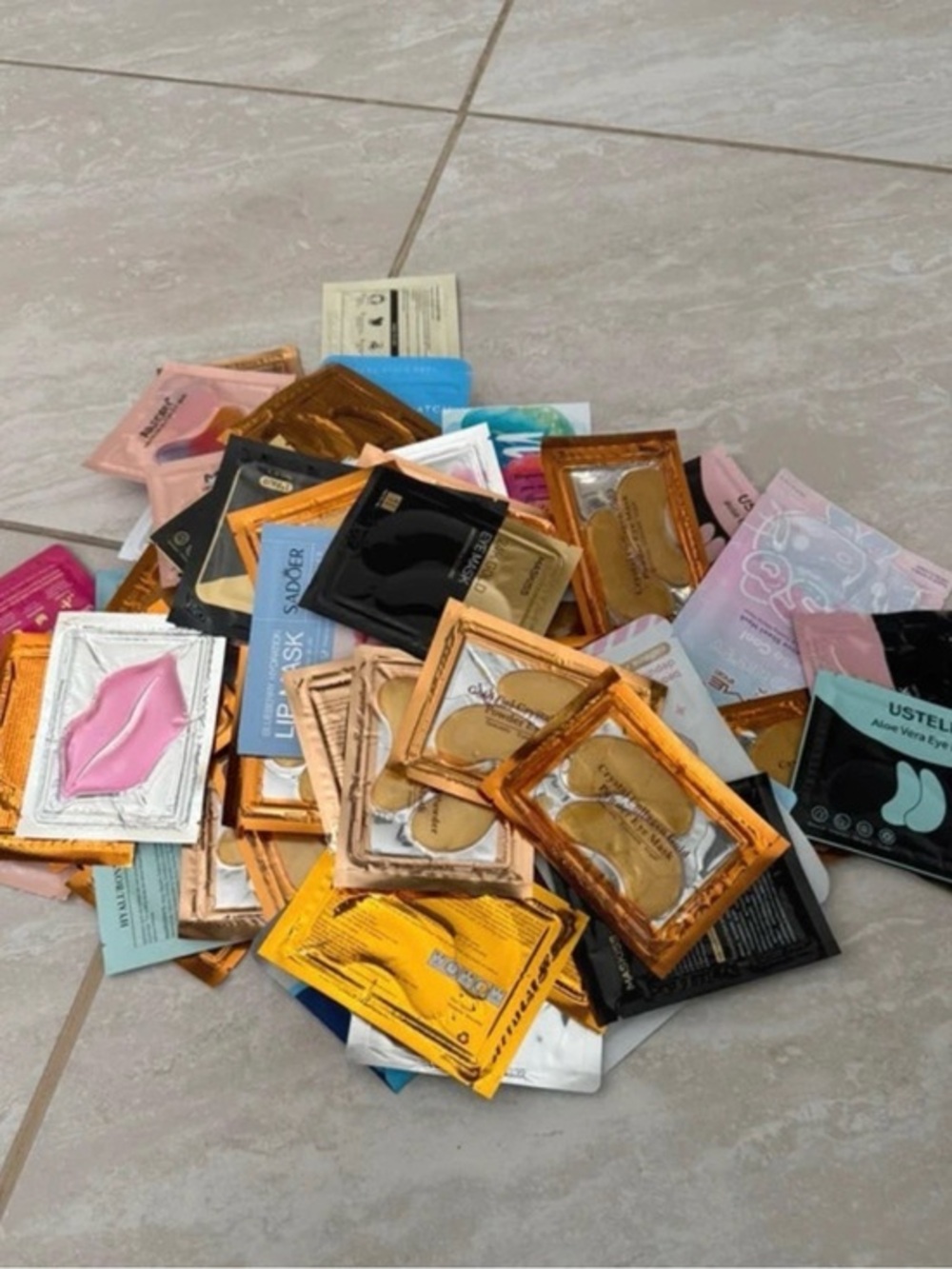 50 Eye Mask Randomly Chosen